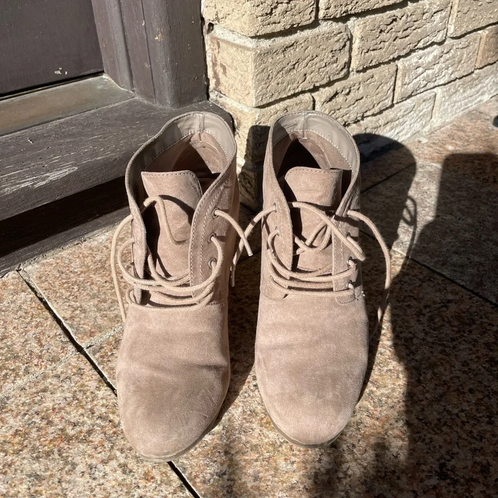 AZ Lexie Suede Ankle Boots size 7.5 - Picture 2 of 6